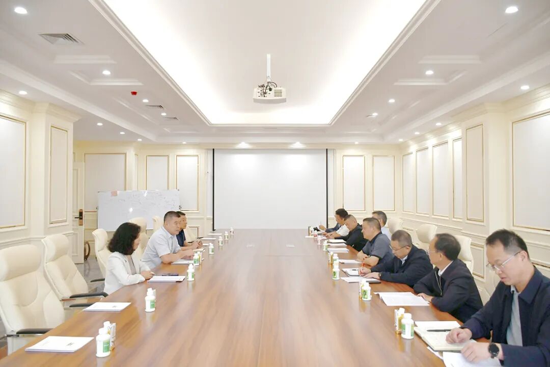 杨国宗书记率调研组一行莅临欧亚乳业调研指导